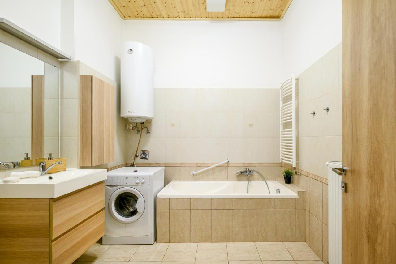 Downtown Deluxe-Two Bedroom Apartment With Sauna Boedapest Buitenkant foto